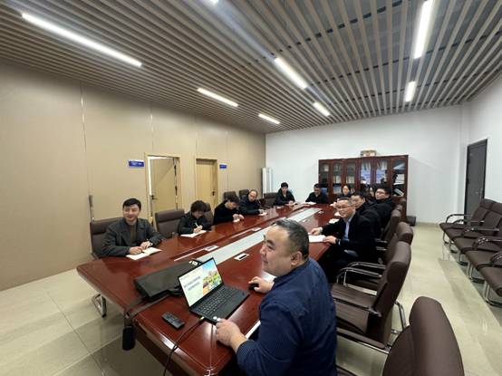 辦公室的人AI 生成的內容可能不正確。