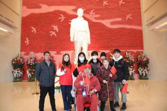 長理“紅色使者”翻譯團:帶外國友人感悟雷鋒精神 長理“紅色使者”翻譯團:帶外國友人感悟雷鋒精神