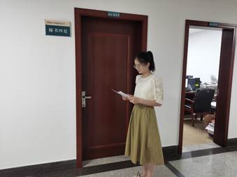 說明: F:\待辦事宜(辦公電腦)\各類宣傳、新聞稿件\2022-6-21三條新聞稿\我館周靜、李滿艷老師借調(diào)省委協(xié)助檔案整理1.jpg