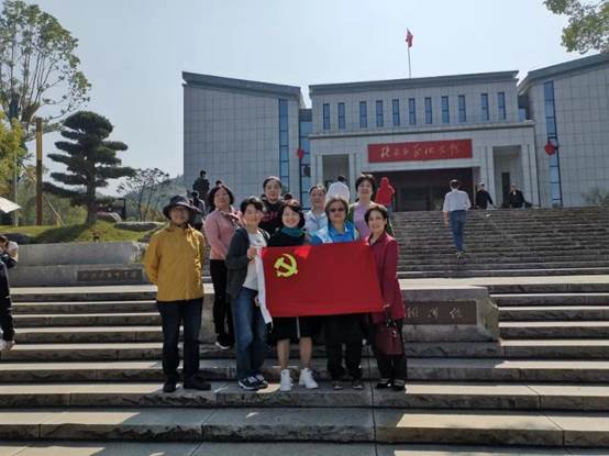 說明: C:\Users\Administrator\Desktop\檔案館黨支部赴瀏陽文家市、胡耀邦故居接受紅色教育10.25\參觀秋收起義文家市會師紀念館4.jpg